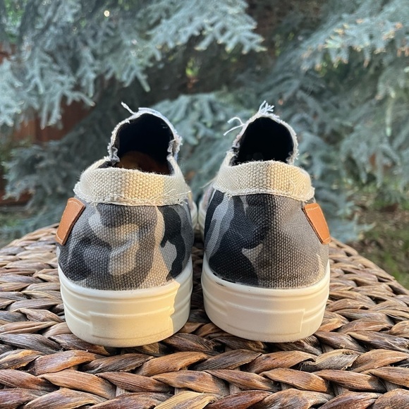 Patchwork Floral Leopard Canvas Slip On Fashion Sneakers. Women size 9 - Picture 6 of 7